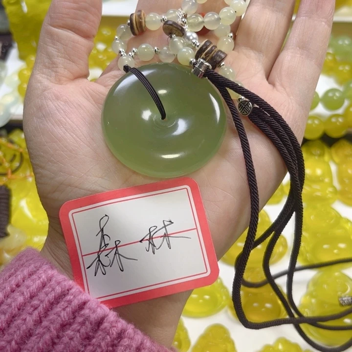 森***林蛇纹石玉未镶嵌颈饰