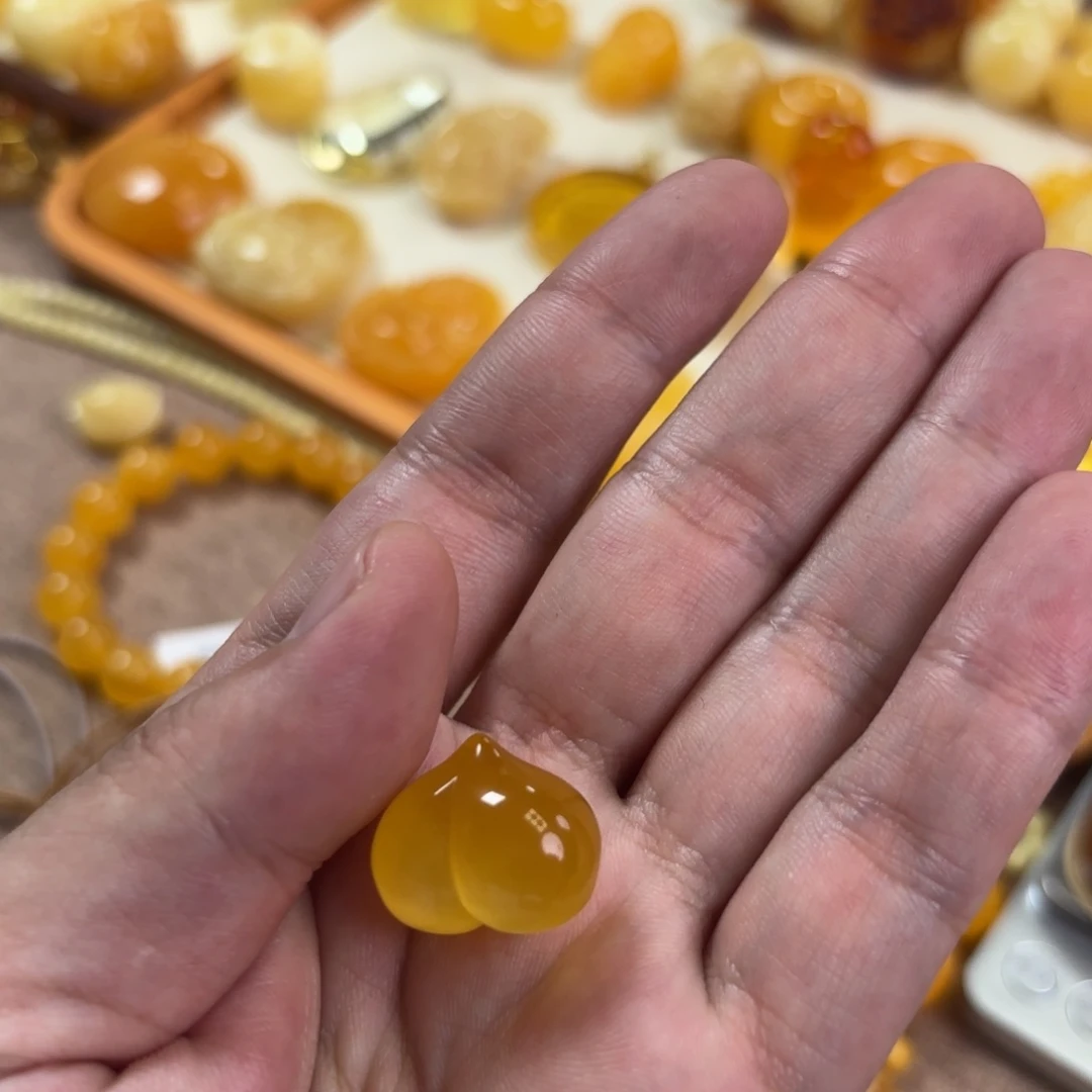 一***沐蜜蜡未镶嵌裸石屁桃