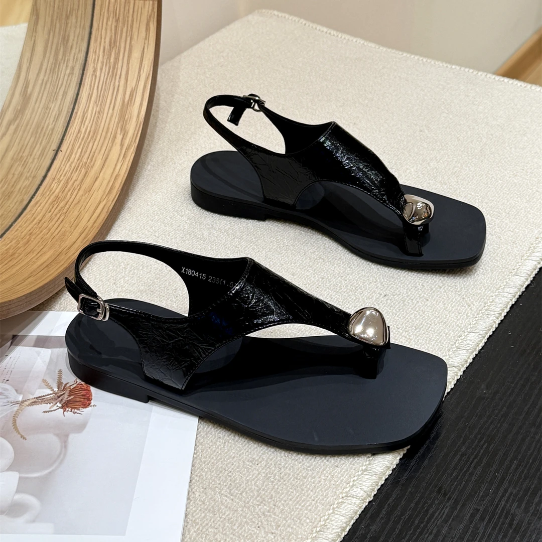 韩版时髦金属套趾方头罗马鞋女2025新款夏季沙滩平底百搭夹脚凉鞋