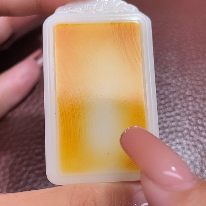 大***董颈饰未镶嵌和田玉