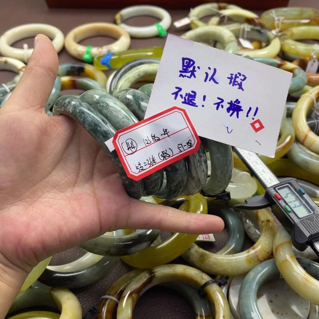 1***圖蛇纹石玉未镶嵌手镯