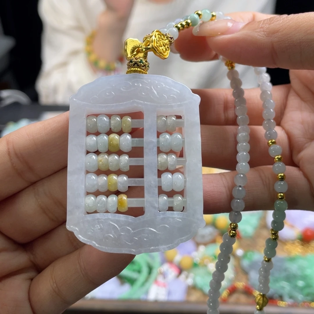 L***M翡翠未镶嵌颈饰代编织