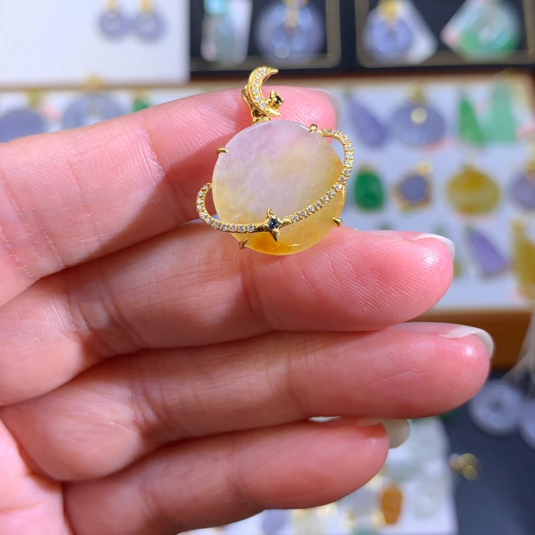 翡翠18K金镶嵌颈饰