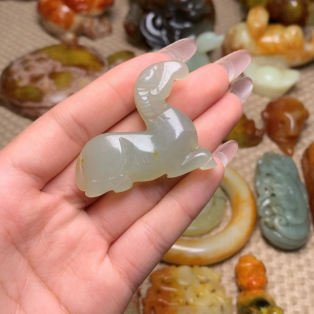 蛇纹石玉未镶嵌颈饰