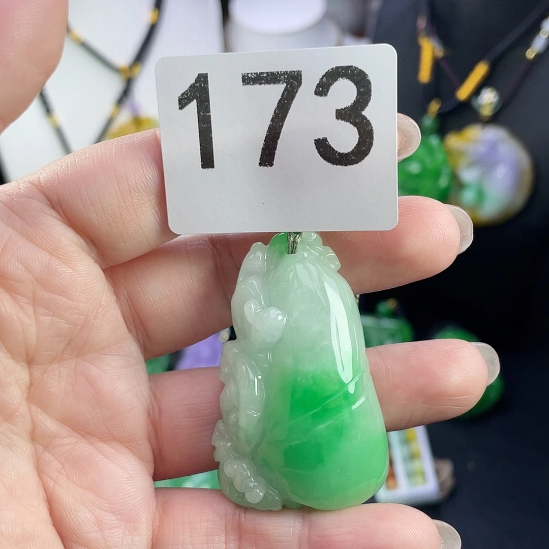 翡翠未镶嵌吊坠(赠链)