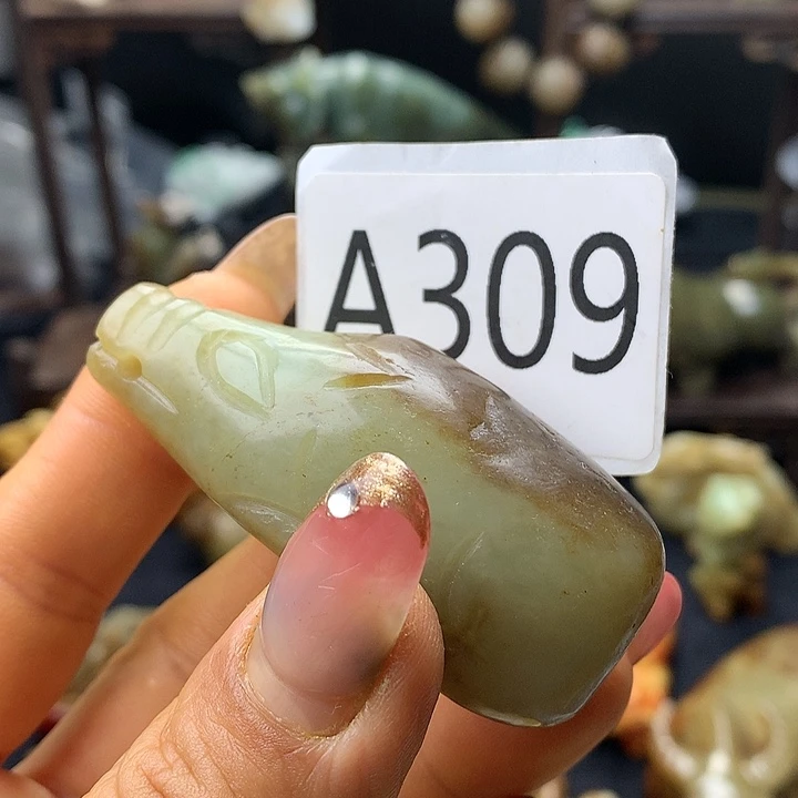 和田玉未镶嵌车挂