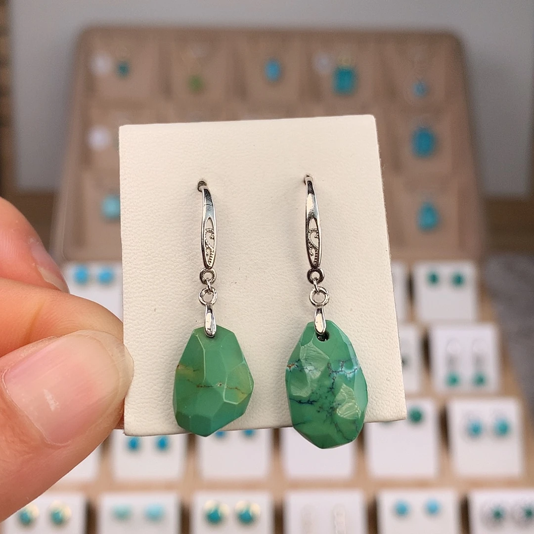 绿松石未镶嵌耳饰