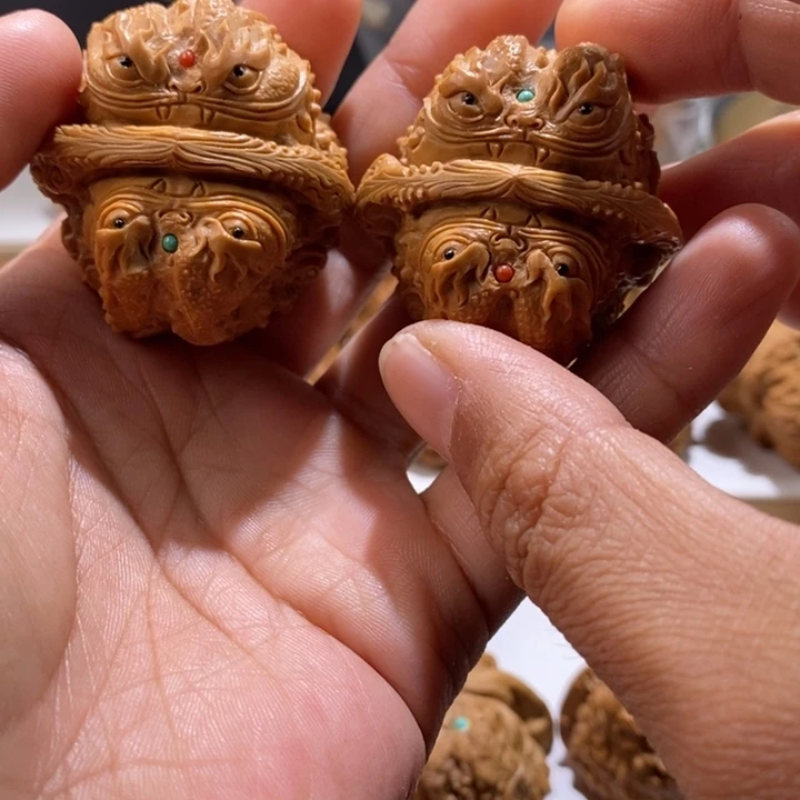宝***宝把件文玩核桃纯手工雕刻文玩核桃