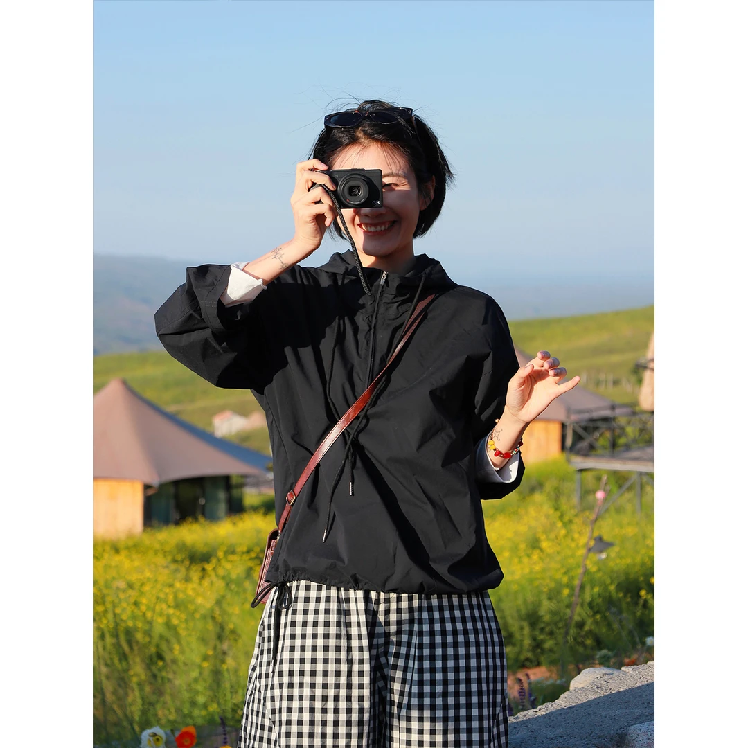 LANGQING 黑色长袖短连帽外套女秋装薄款宽松休闲气质上衣45412#