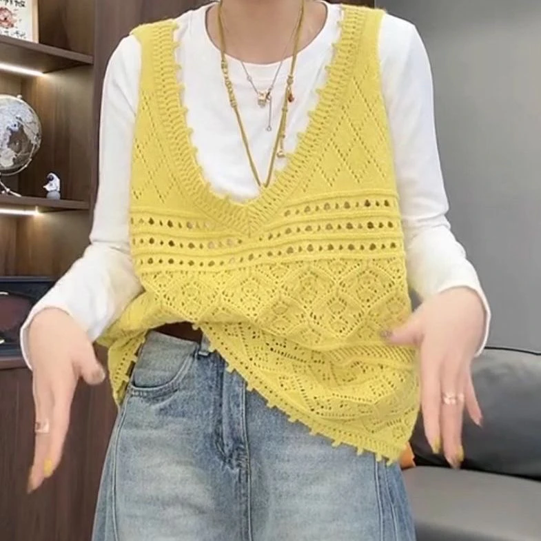 8996减龄针织马甲两件套