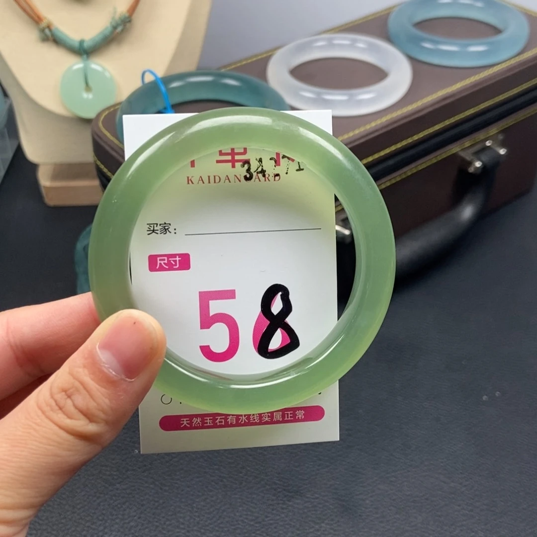 未镶嵌手镯石英质玉孤*