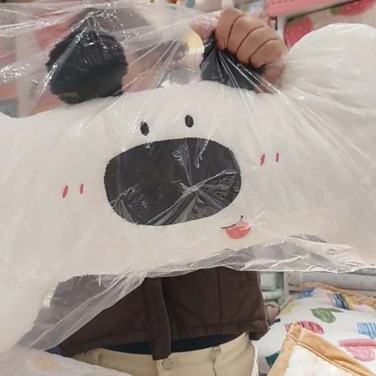 白色骨头型小黑狗头抱枕