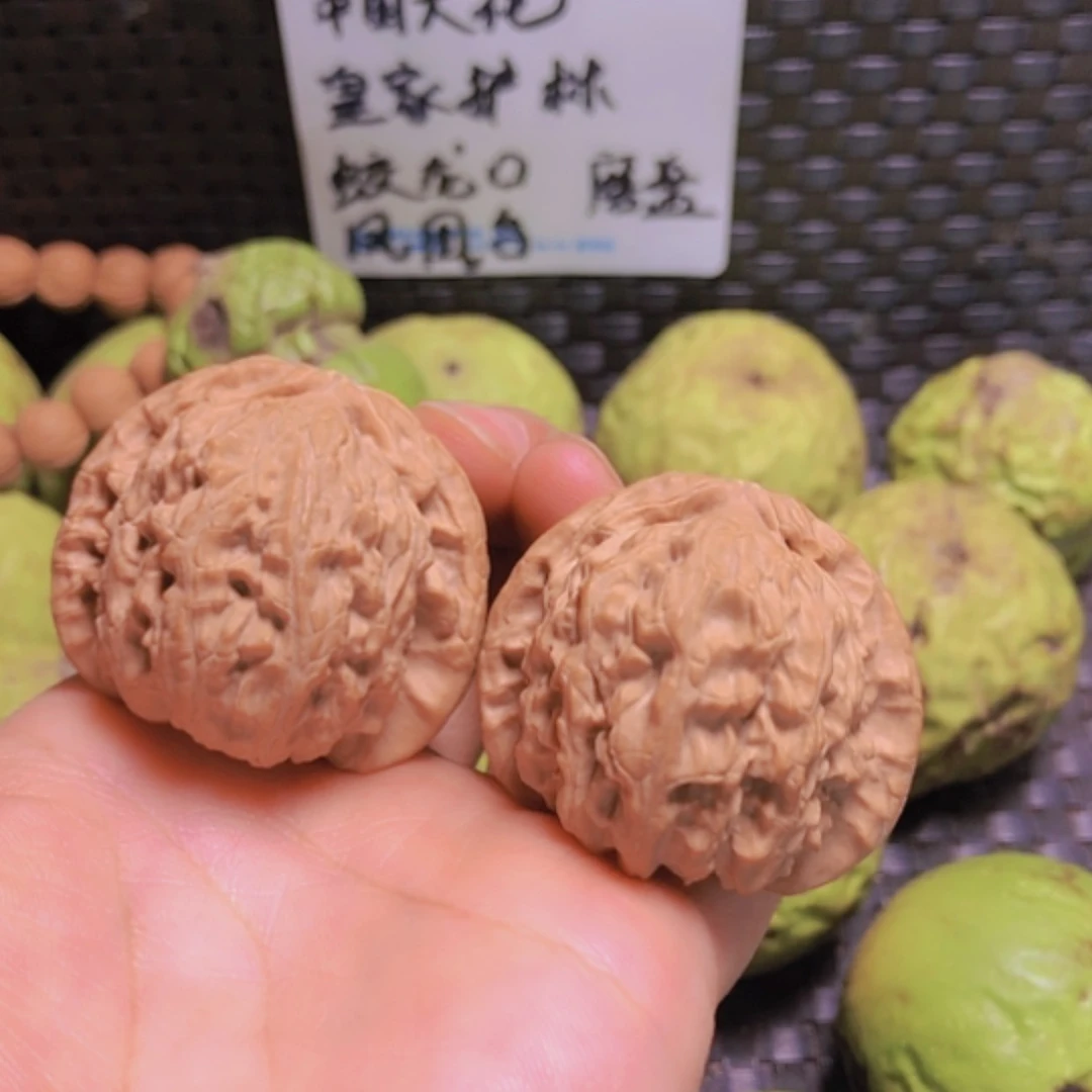 【闪购商品】核桃摆件40白狮子修尖
