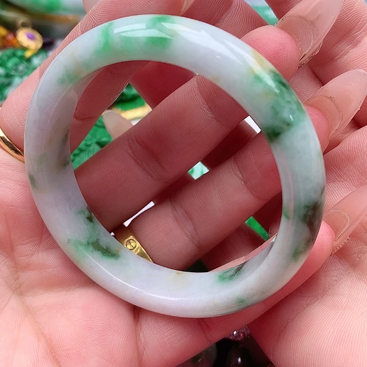翡翠手镯未镶嵌翡翠手镯