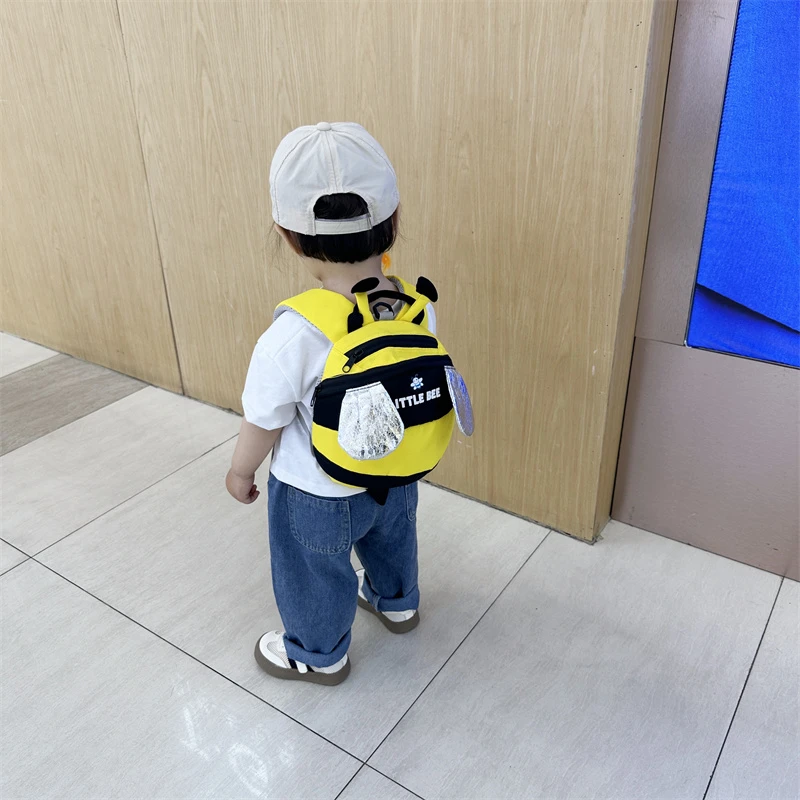 一岁宝宝防走失背包可爱卡通蜜蜂儿童牵引包迷你幼儿小书包婴儿包