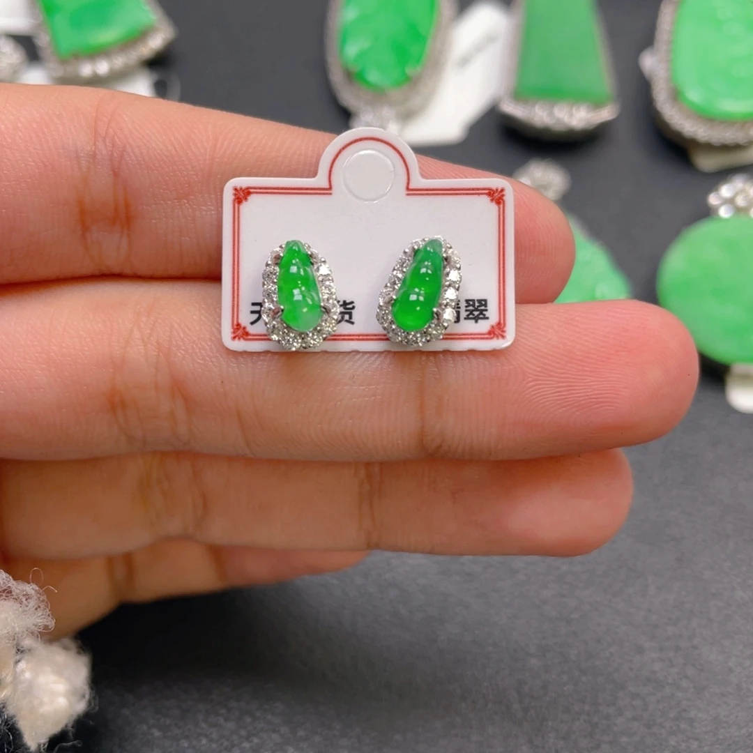 乔***a翡翠银S925镶嵌颈饰