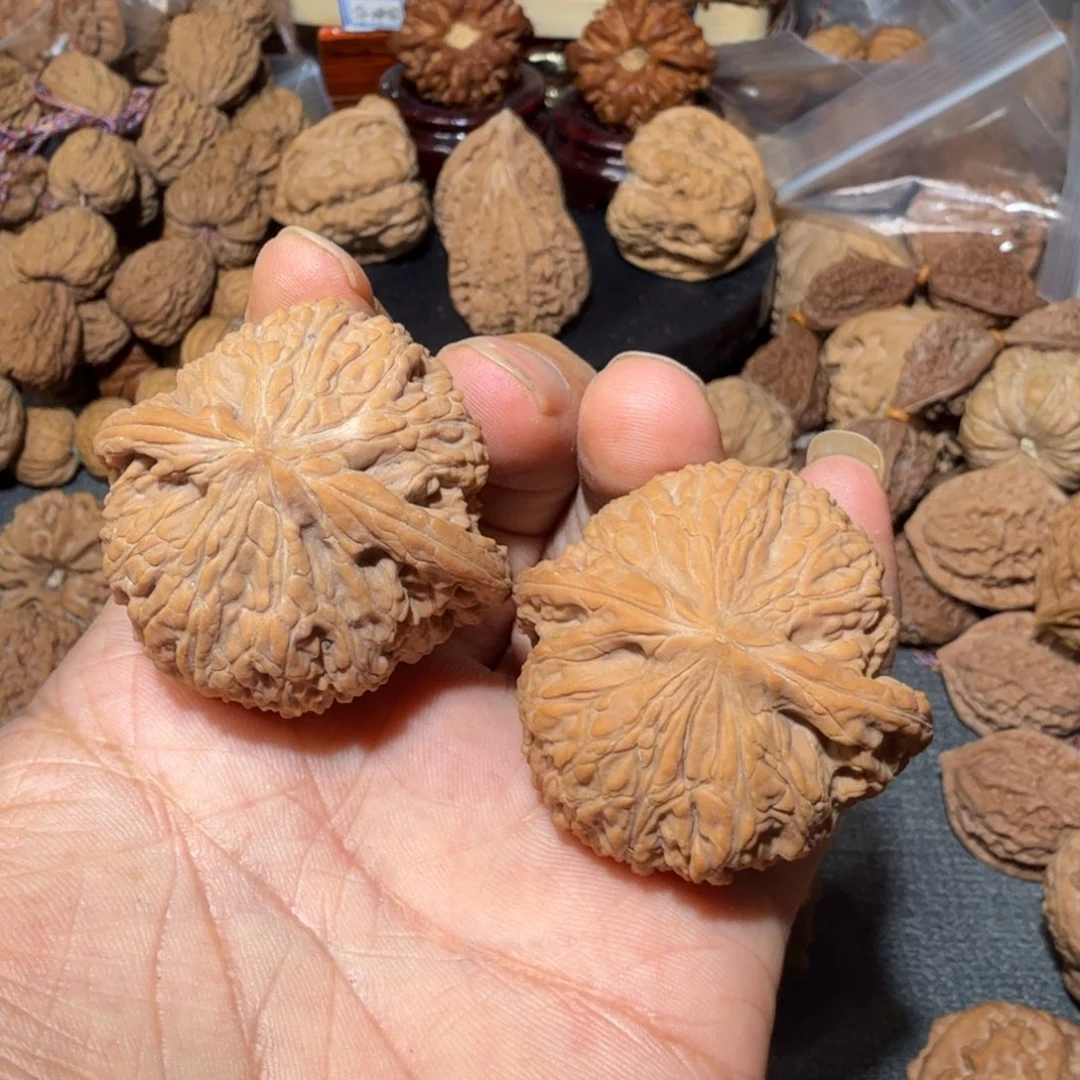把件文玩核桃绣球全品45