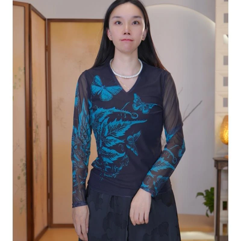 271蓝色蝴蝶V领网纱秋季新款时尚v领长袖弹力印花V领网纱打底上衣