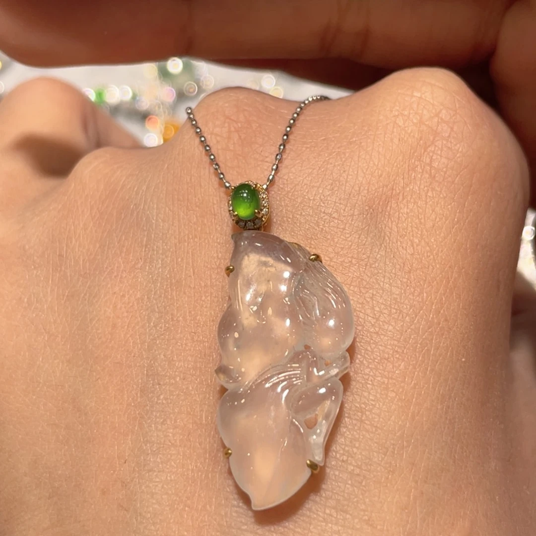 颈饰18K金镶嵌翡翠吊坠