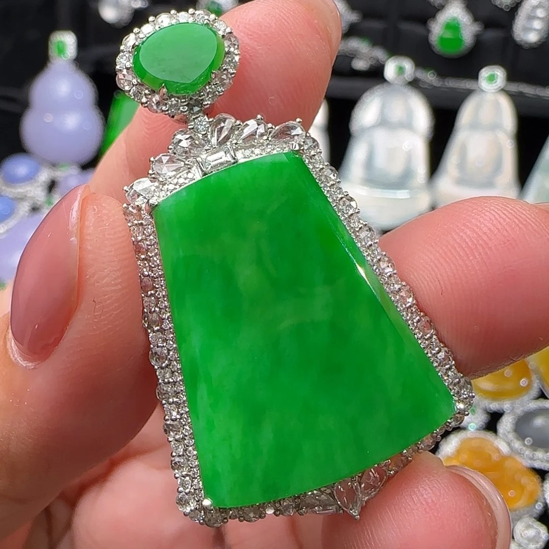 颈饰18K金镶嵌翡翠天然翡翠