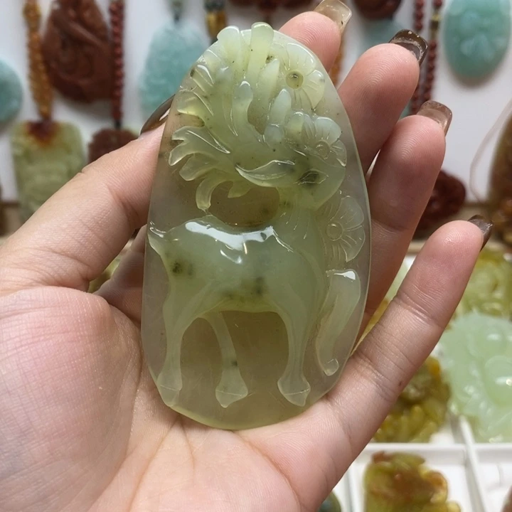 蛇纹石玉未镶嵌颈饰