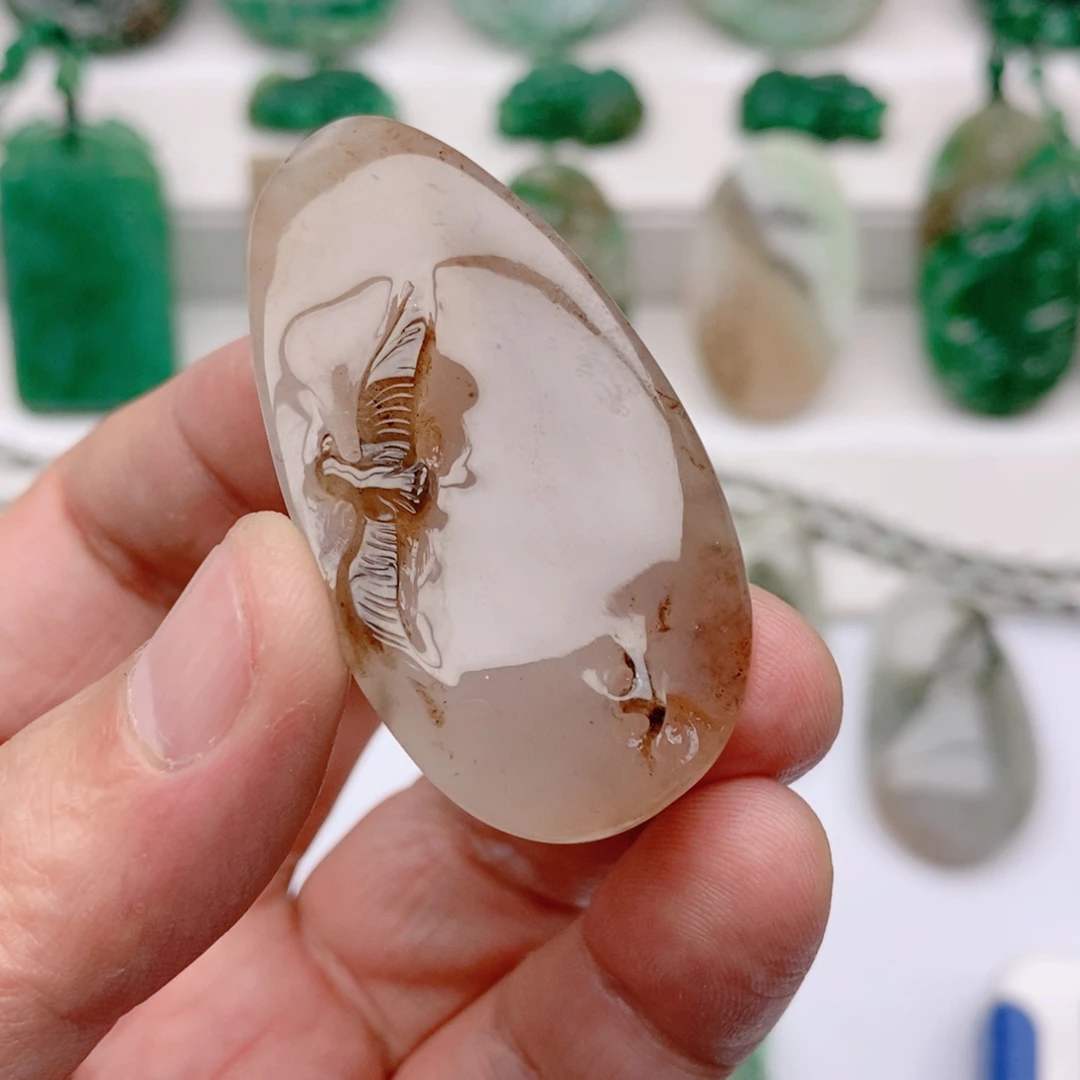 独山玉颈饰未镶嵌深**?