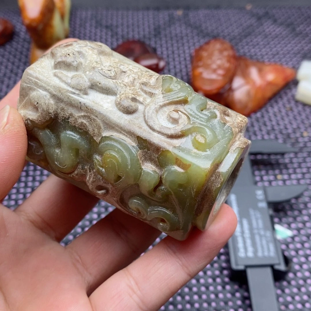 蛇纹石玉颈饰未镶嵌抖***筒