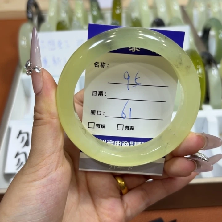 未镶嵌岫玉手镯天然