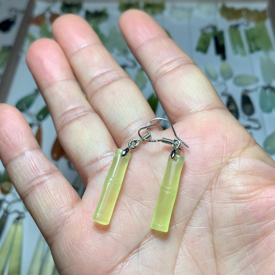 蛇纹石玉耳环未镶嵌
