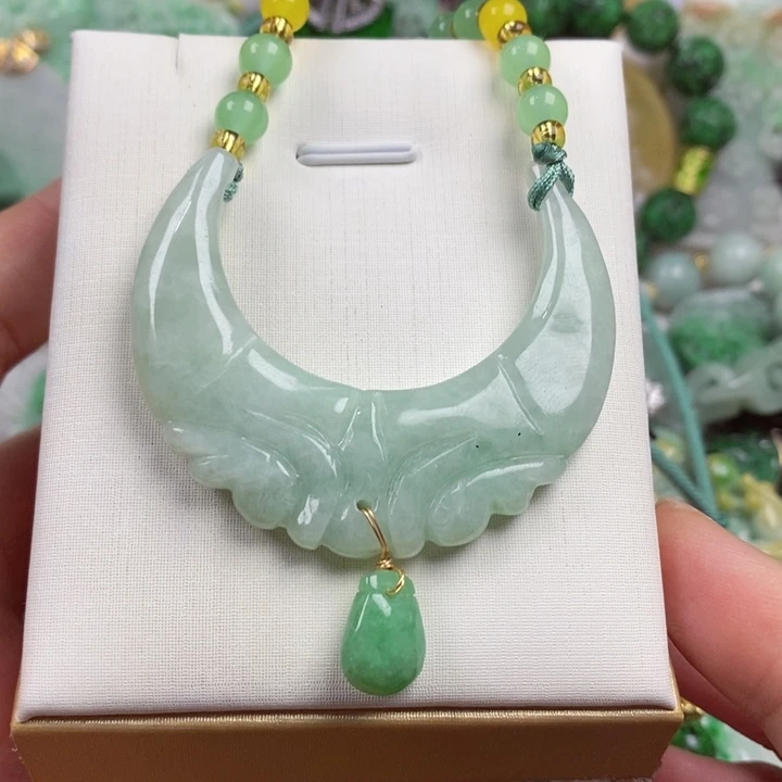 翡翠未镶嵌吊坠(赠链)