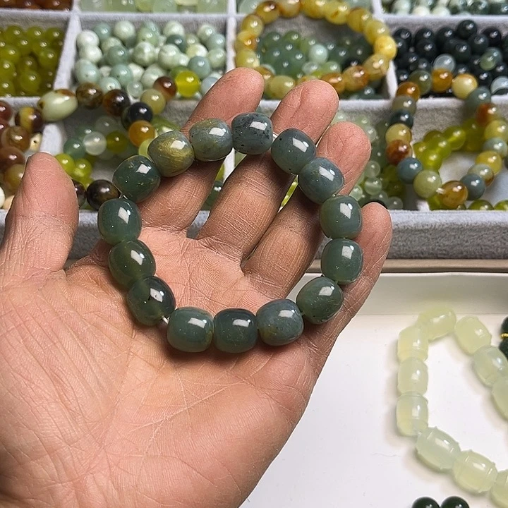 合金蛇纹石玉颈饰