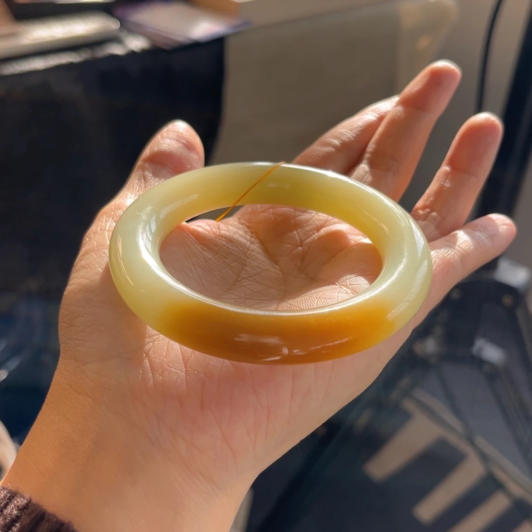 和田玉未镶嵌手镯  「黄口糖胖圆」