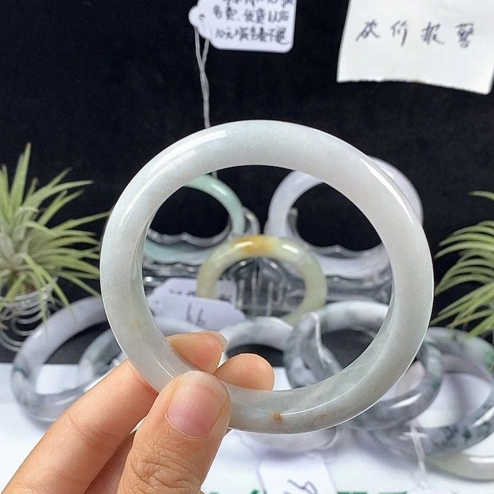翡翠未镶嵌手镯94号。58.6圈