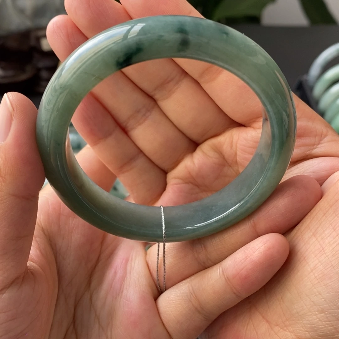 翡翠手镯未镶嵌天然