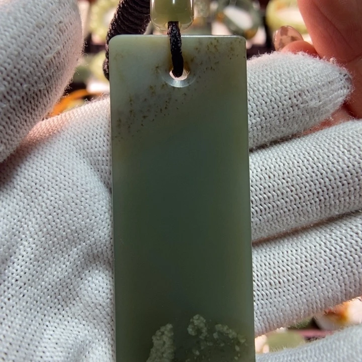 吊坠(赠链)未镶嵌岫岩老玉（透闪石质玉）