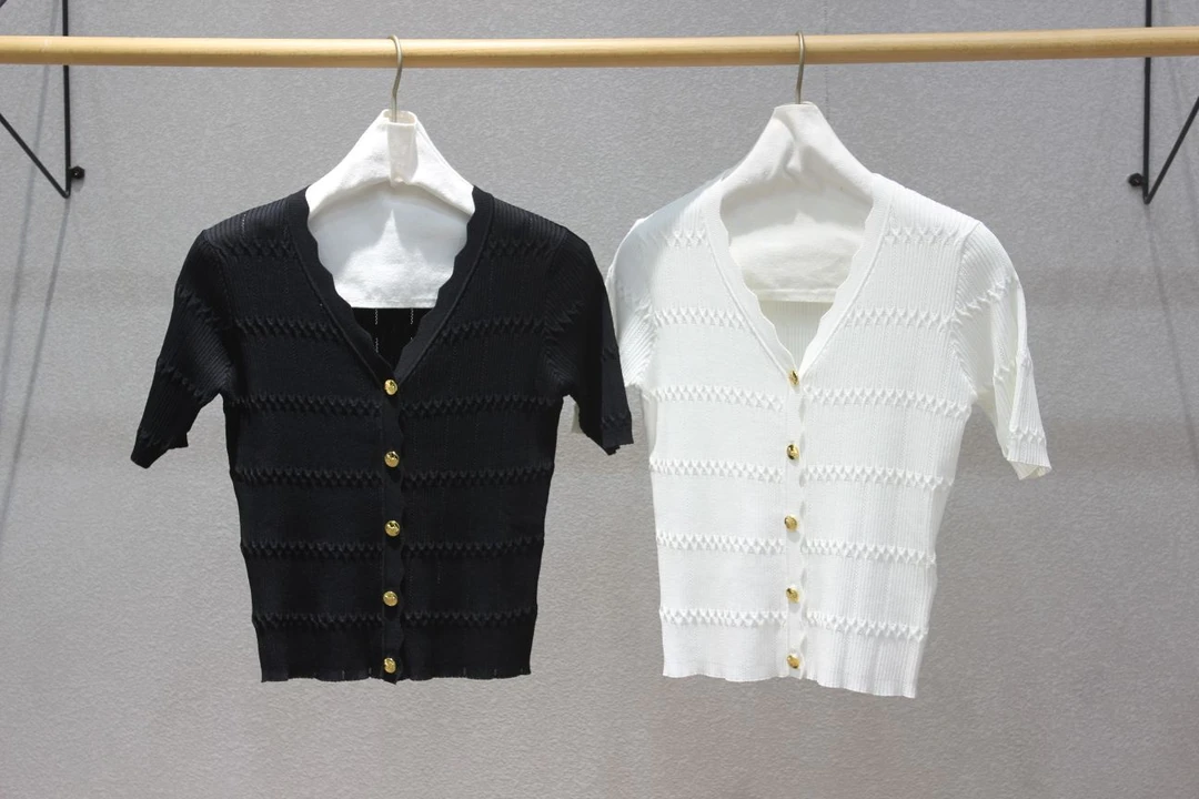 清仓孤品断码清货秋冬黑色白色时尚休闲百搭上衣开衫打底裤子