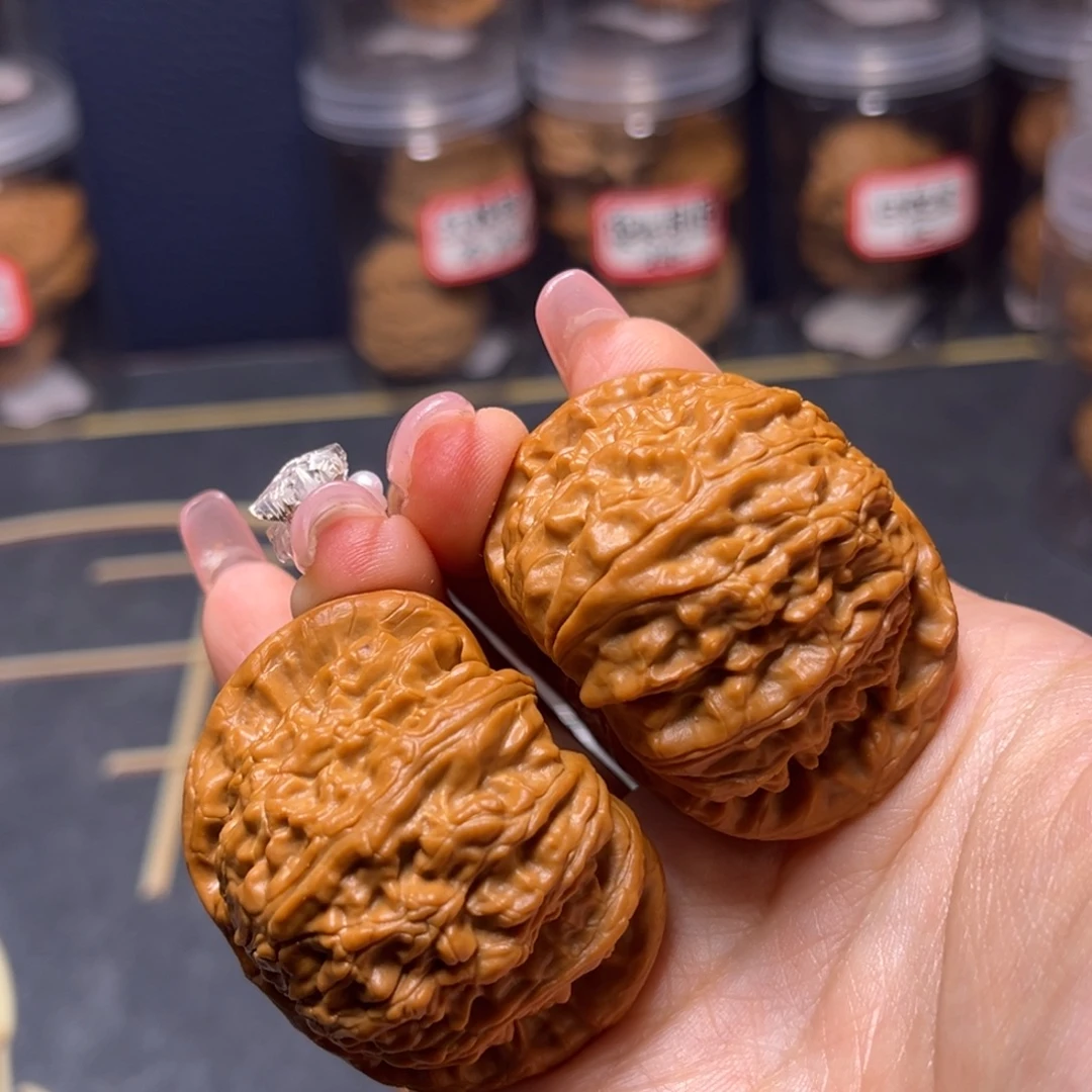 跑****文玩核桃吊坠白狮子