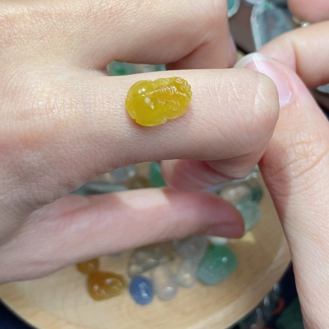 翡翠颈饰未镶嵌翡翠