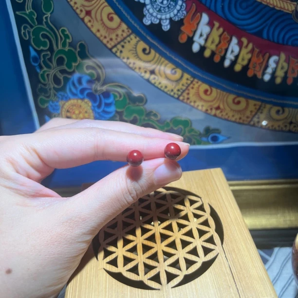 老师自留 | 推荐紫金沙简约大气耳钉守护与力量