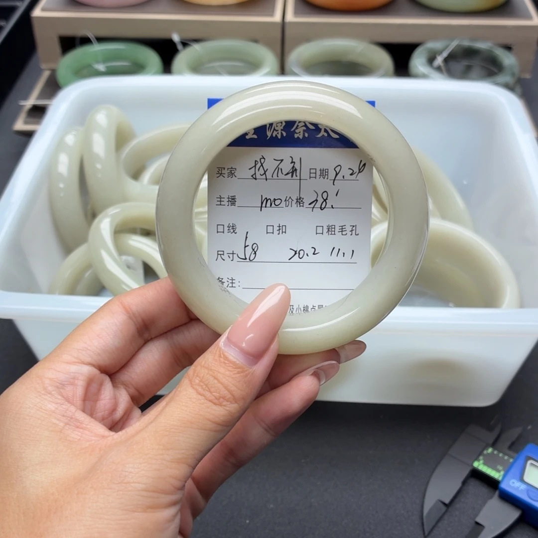 找***到未镶嵌手镯石英质玉