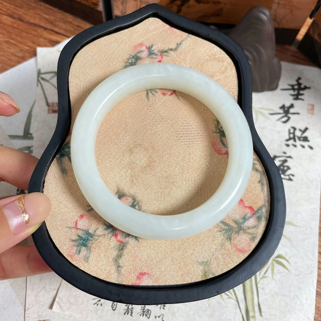 天然上等和田玉手镯女款白玉镯子白色平安镯多样性发货发其一