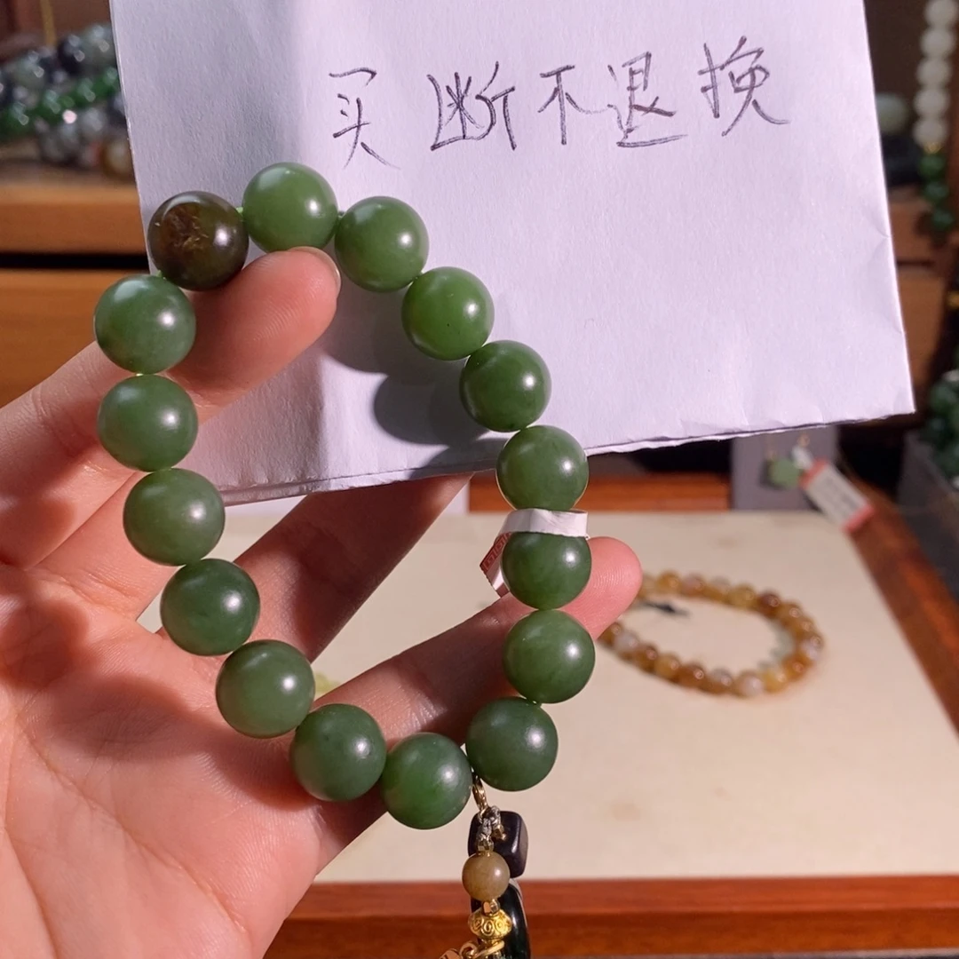 董***喵和田玉未镶嵌颈饰