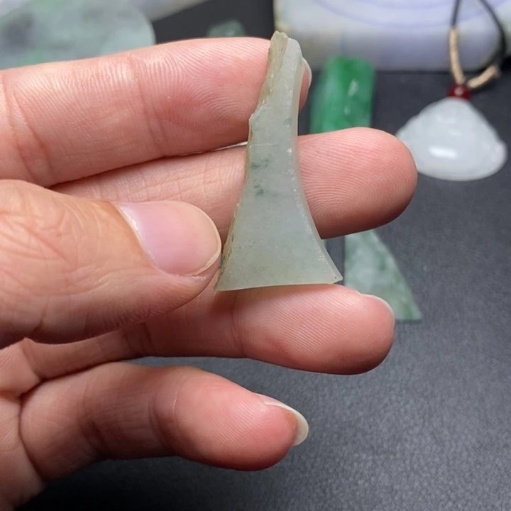 翡翠未镶嵌颈饰翡翠未镶嵌颈饰