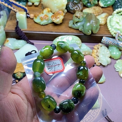 未镶嵌蛇纹石玉颈饰