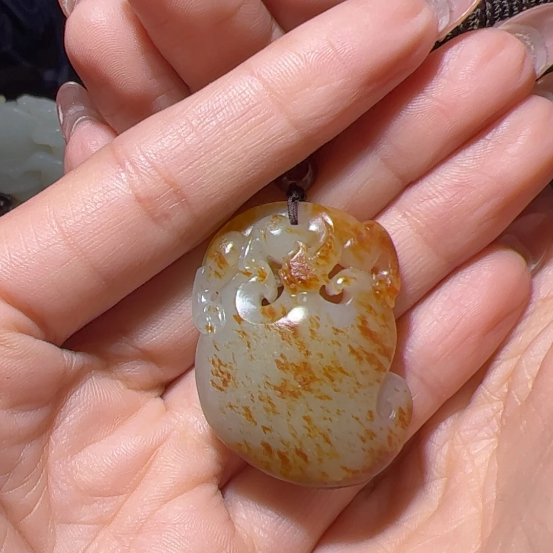 端***d和田玉未镶嵌颈饰