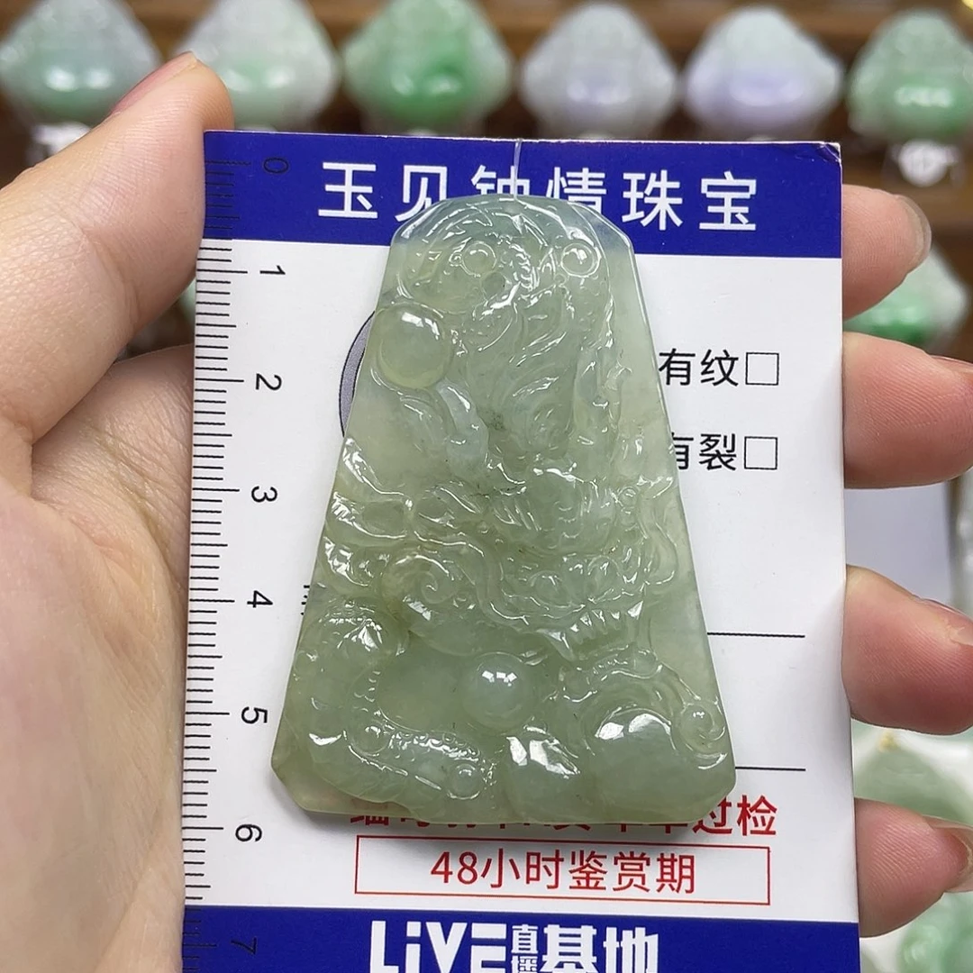 翡翠未镶嵌颈饰龙牌