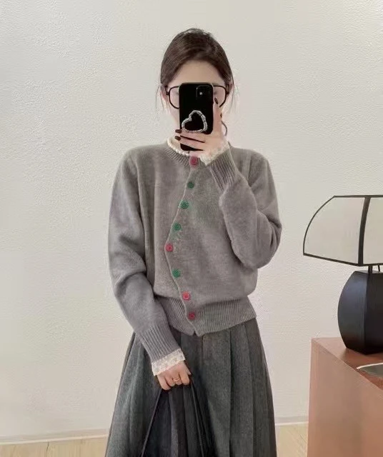 邹先森610337-29彩色扣慵懒红毛衣圆领纯色慵懒风温柔