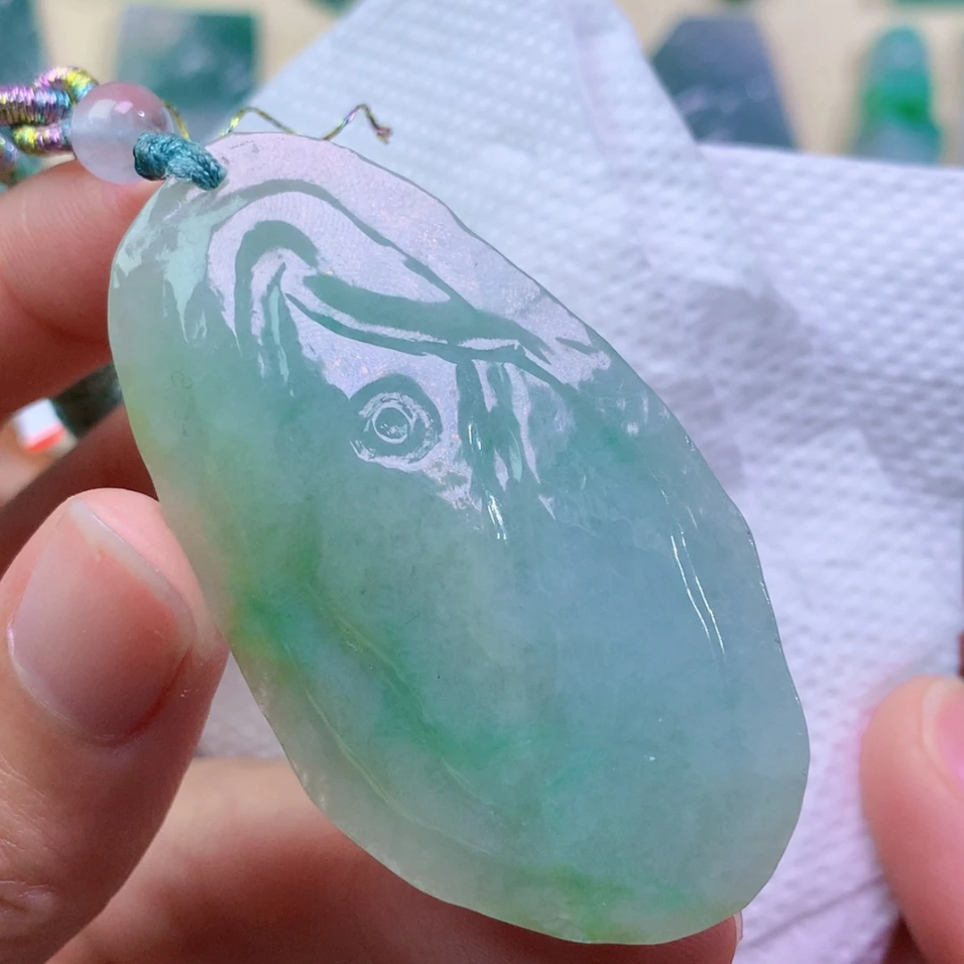 翡翠未镶嵌吊坠(赠链)