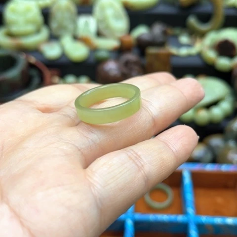 ****约岫岩老玉（透闪石质玉）未镶嵌颈饰