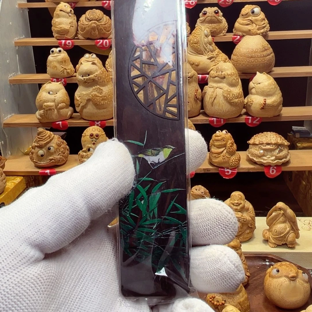 竹爱****）竹根雕书签手把件